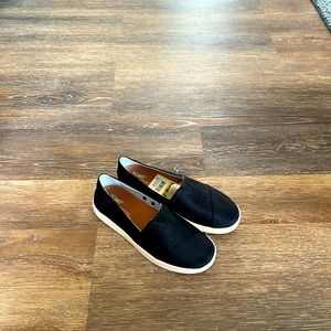 TOMS Nylon Sneaker  new w/ tags and box